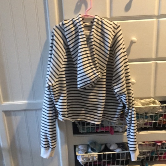 Crop top hoodie - Picture 2 of 2